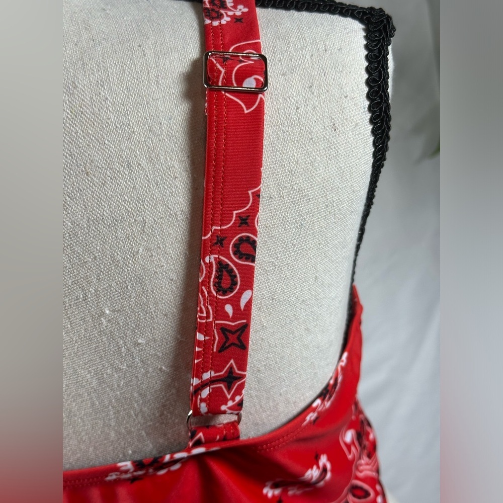 Black and Red Swimwear with Bold Design 🌴☀️ - Picture 8 of 10